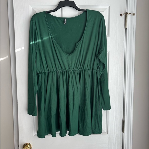 Allegrace Tops - Forest Green V-Neck Women's Tunic